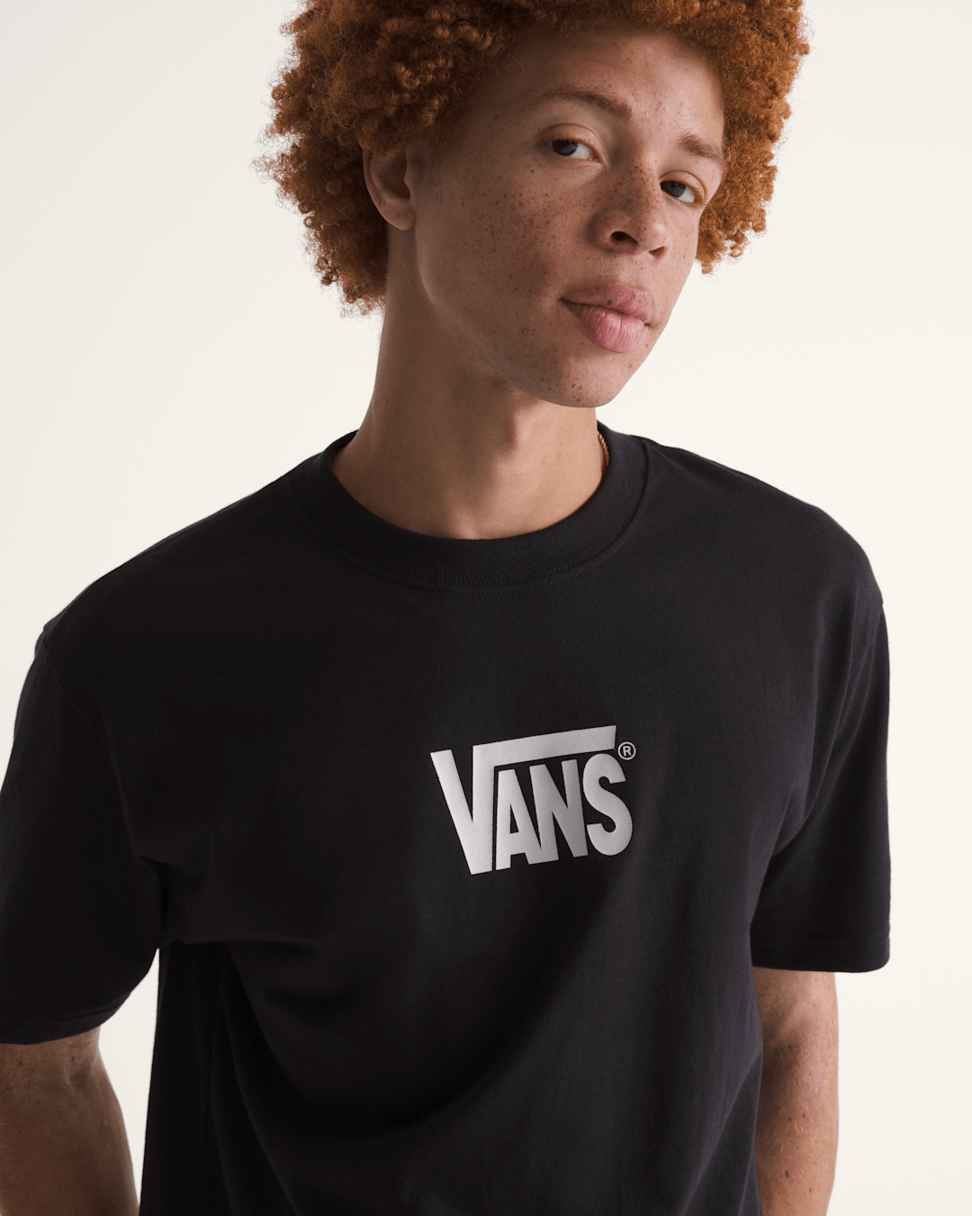 Men Vans Stretch Logo T-Shirt in Black / White