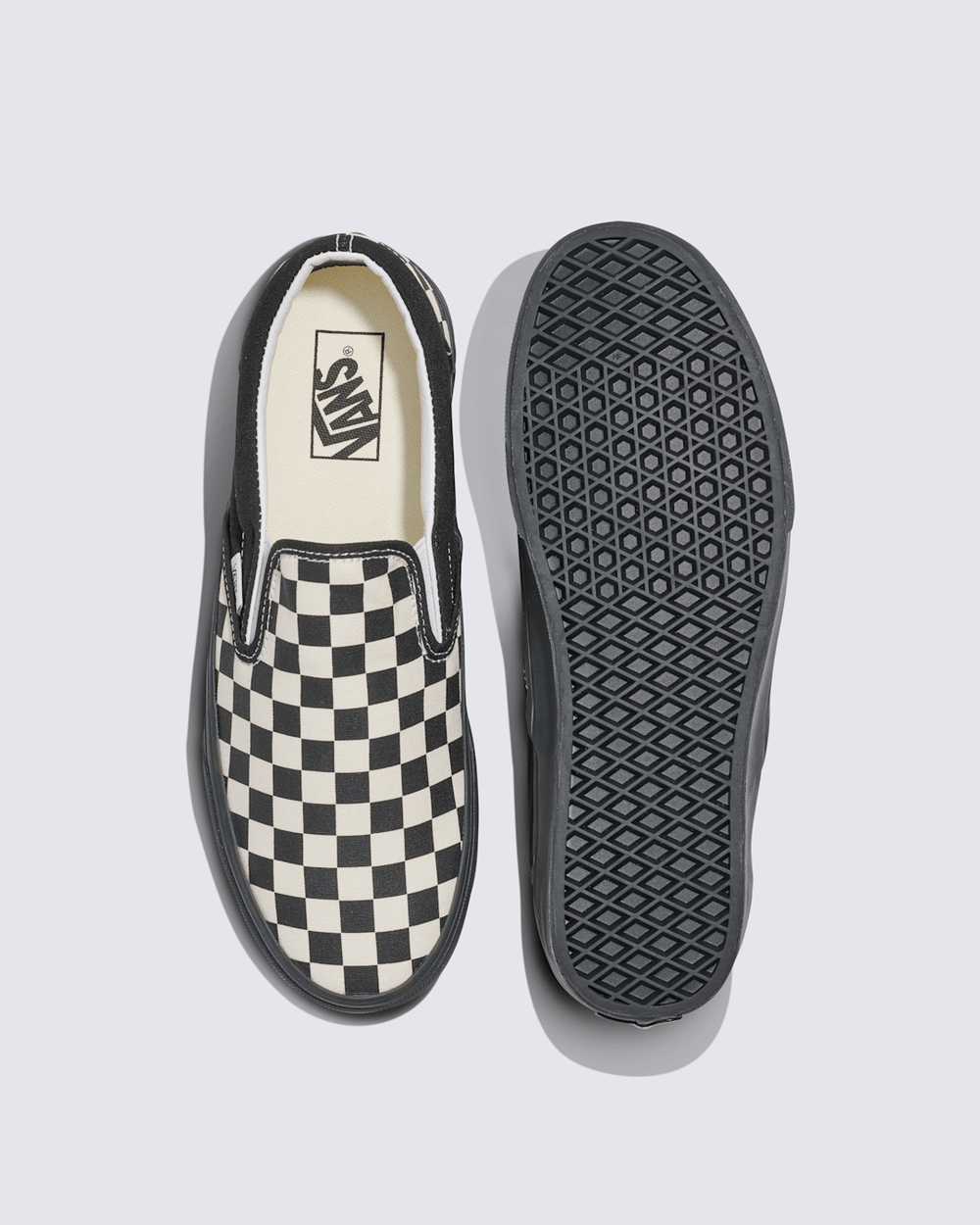 Men Vans Classic Slip-On Checkerboard Shoe in Checkerboard White / Black