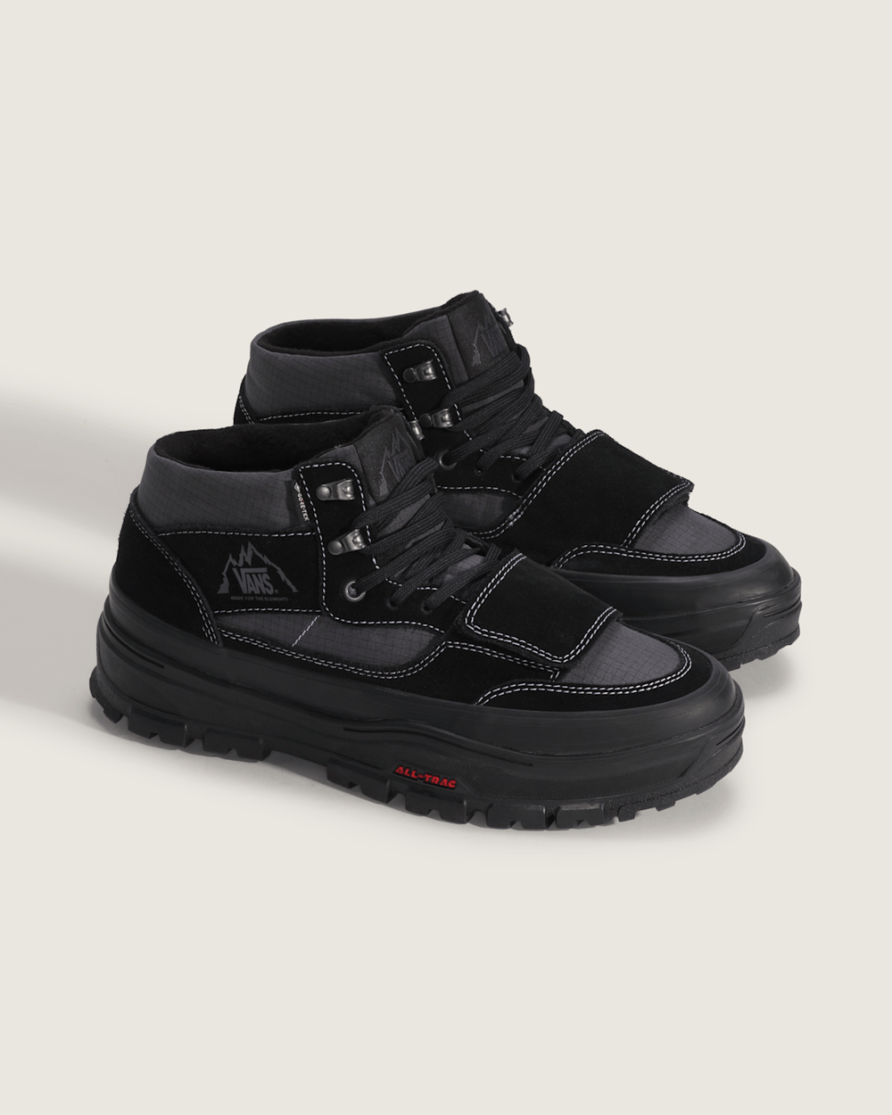 Men Vans Mountain Mid GORE-TEX Insulated Shoe in Black