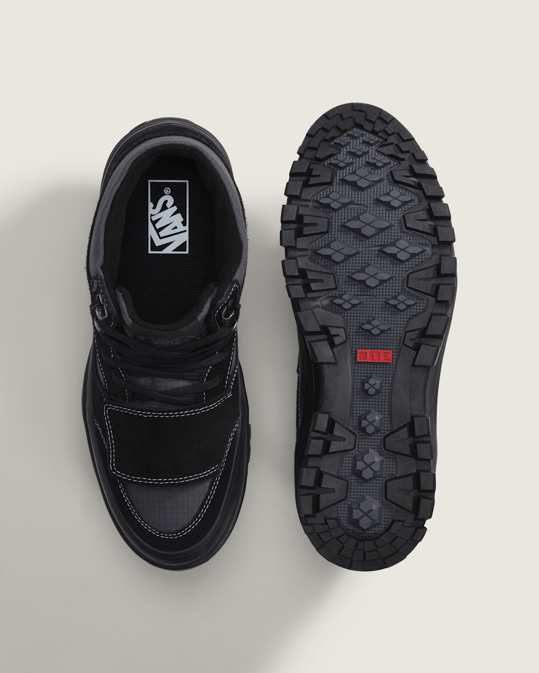 Men Vans Mountain Mid GORE-TEX Insulated Shoe in Black