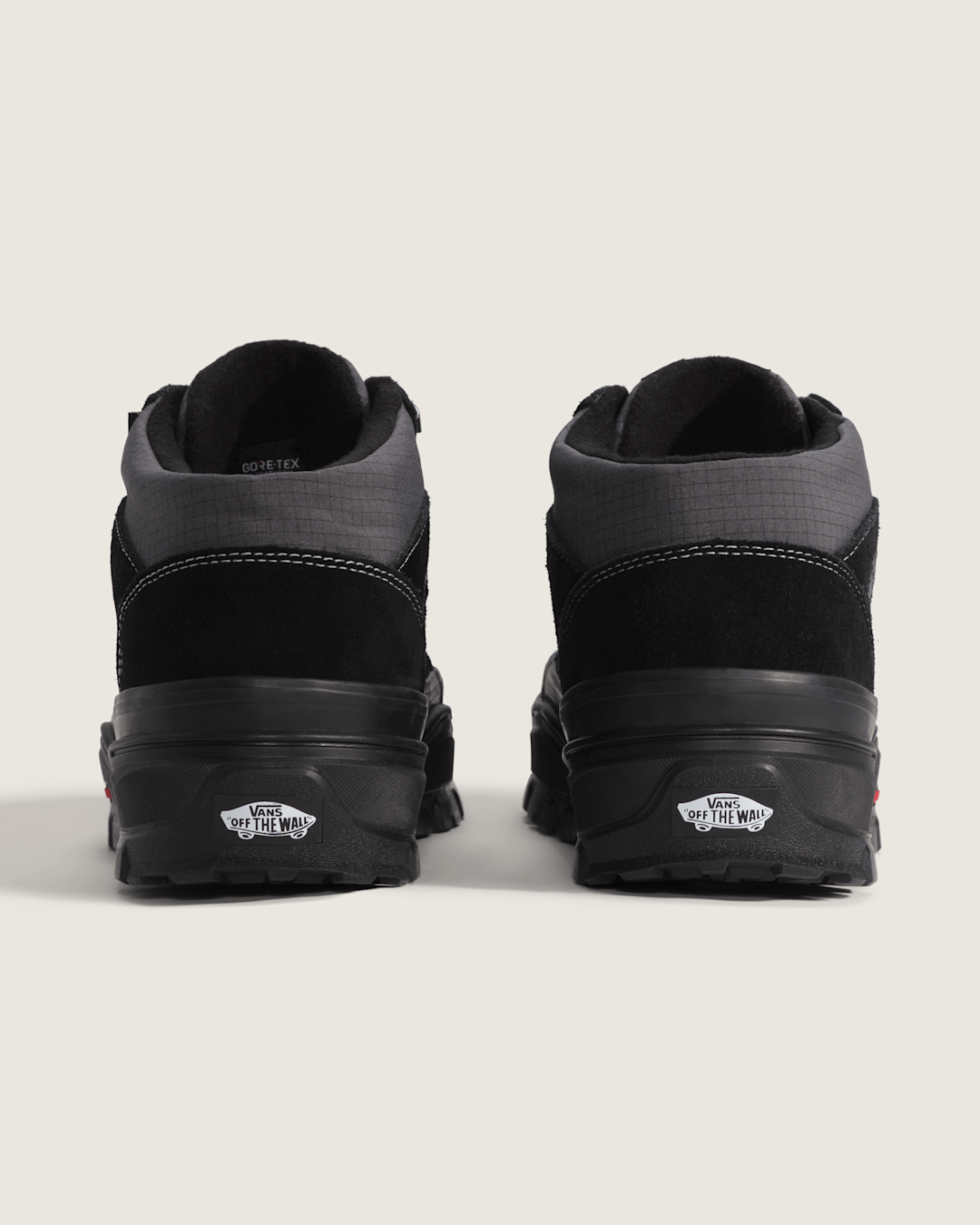Men Vans Mountain Mid GORE-TEX Insulated Shoe in Black
