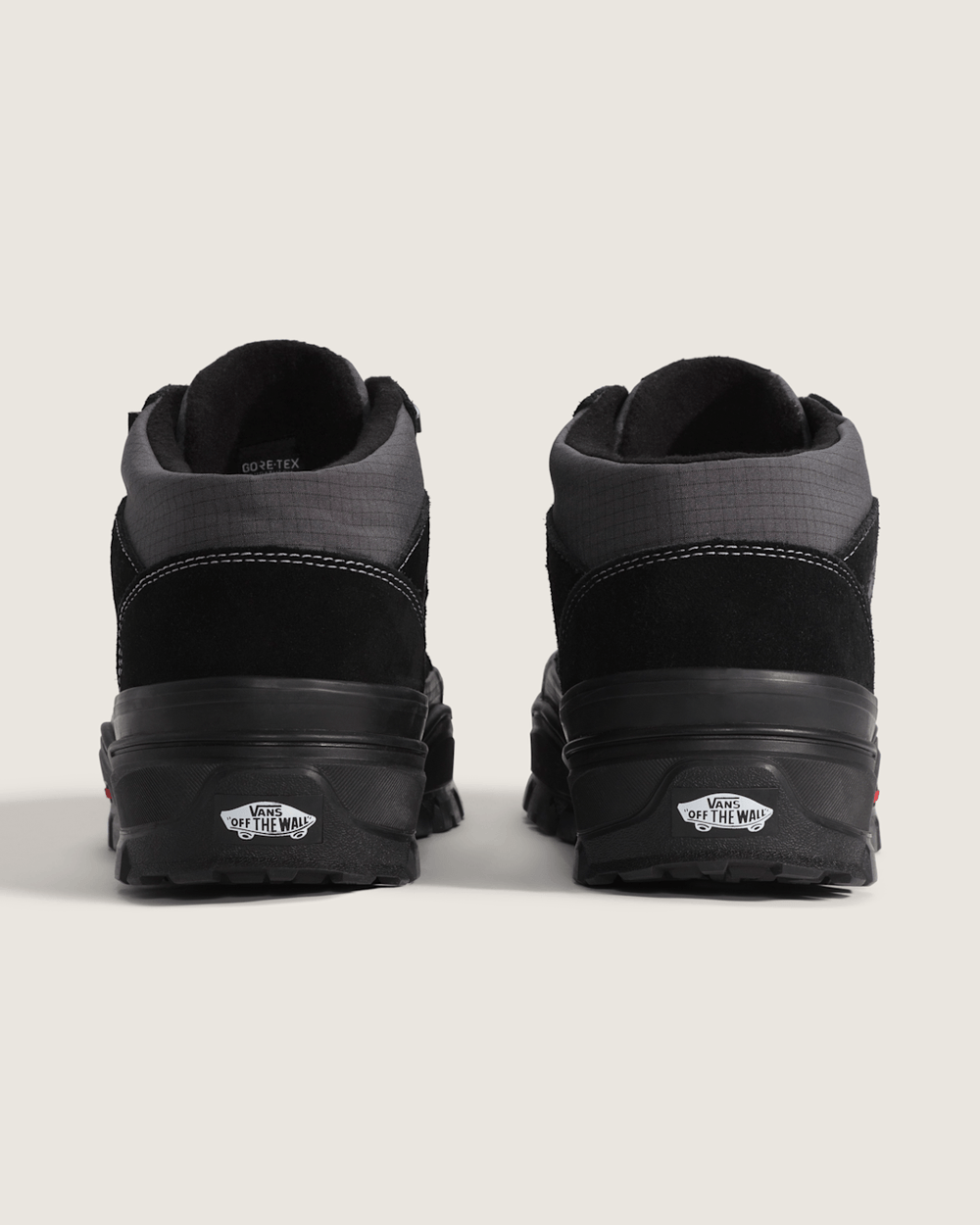 Men Vans Mountain Mid GORE-TEX Insulated Shoe in Black