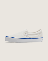 Men Vans Premium Slip-On Shoe in Off White / White