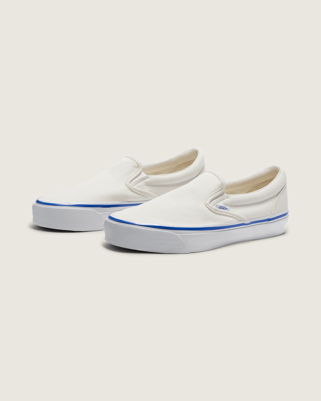 Men Vans Premium Slip-On Shoe in Off White / White