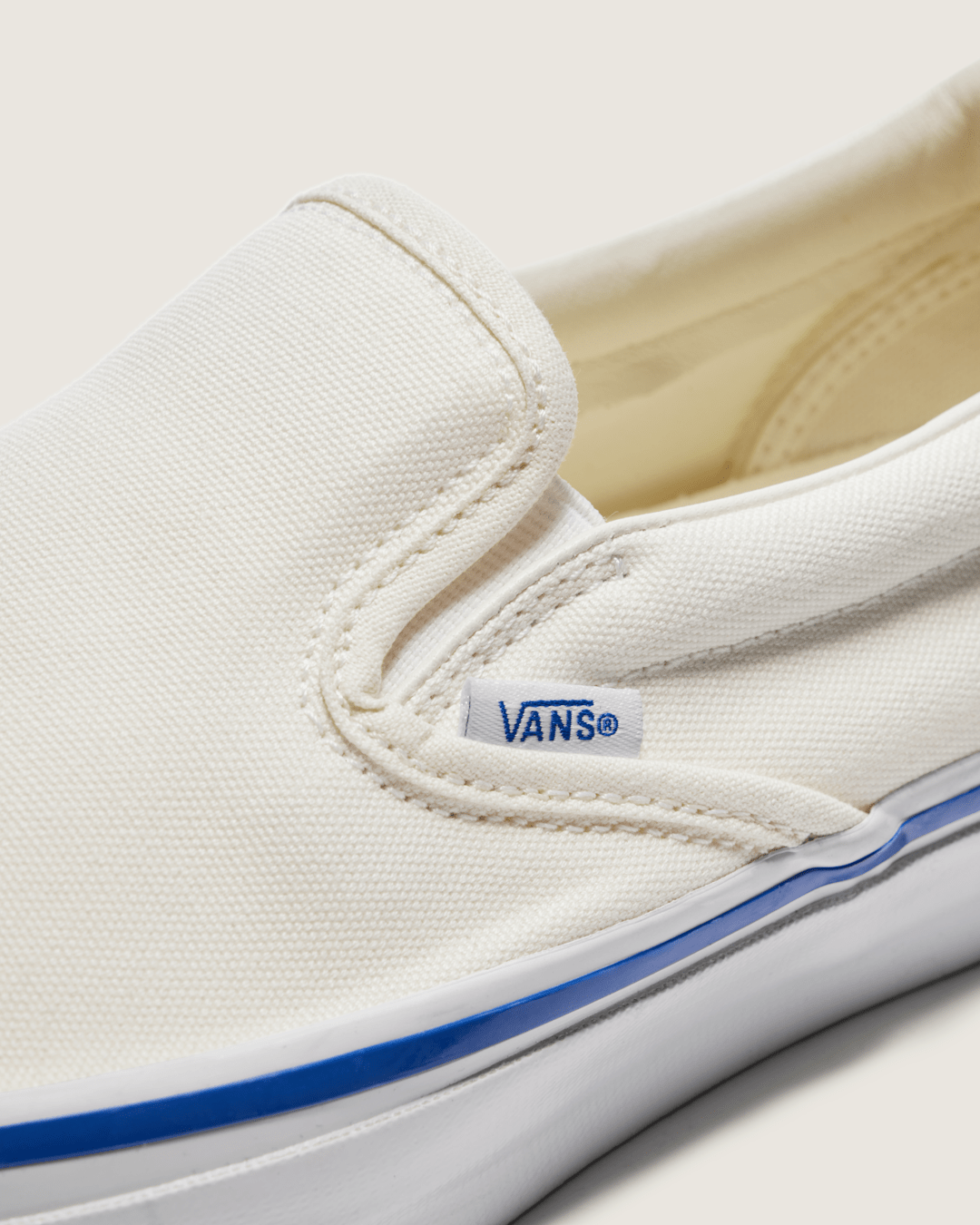 Men Vans Premium Slip-On Shoe in Off White / White