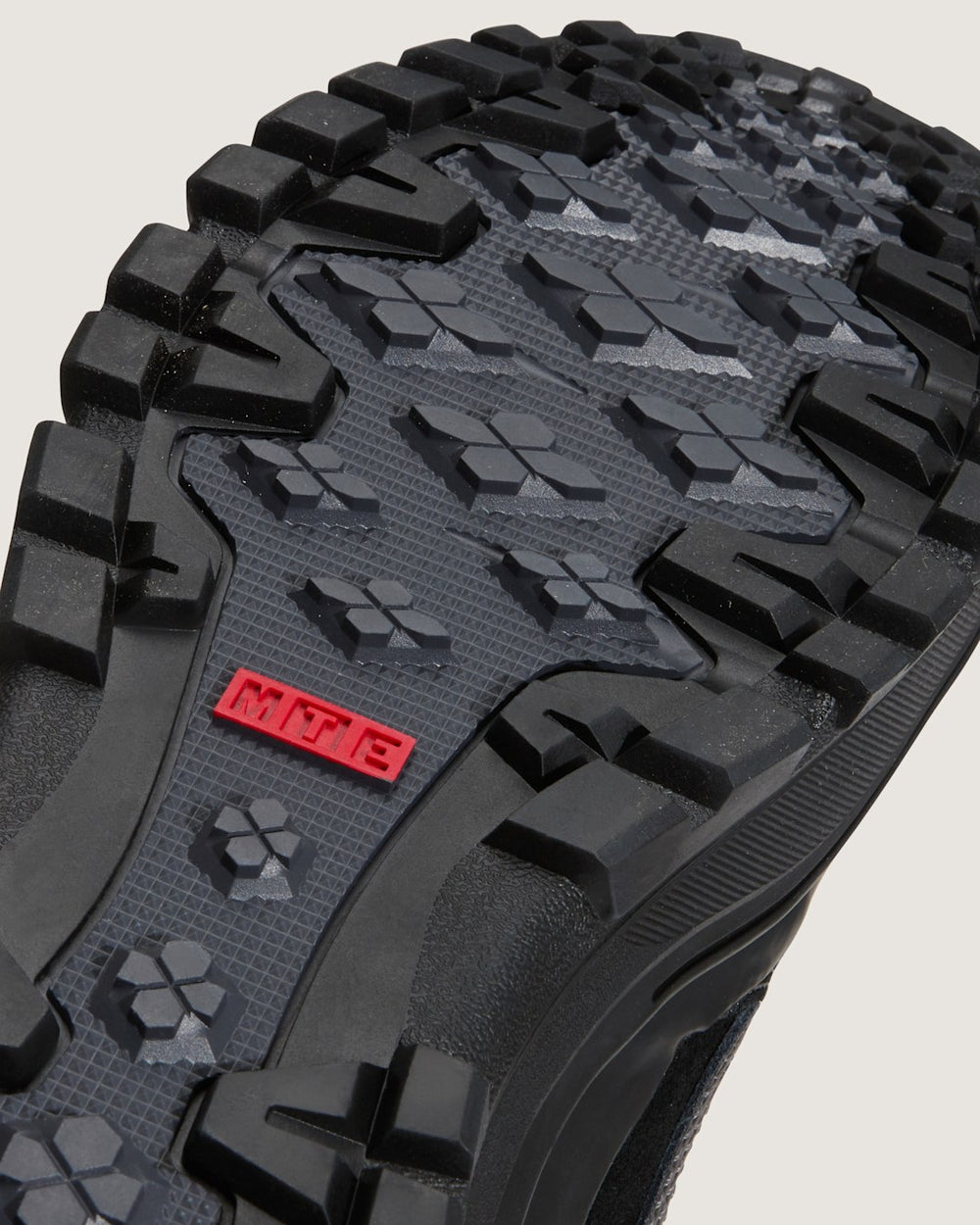Men Vans Sk8-Hi GORE-TEX Insulated Shoe in Black