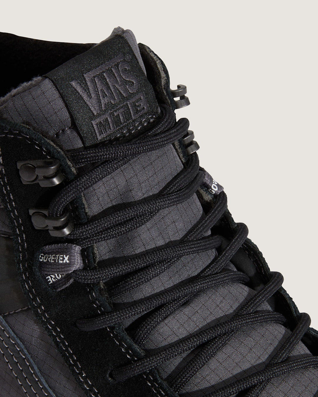 Men Vans Sk8-Hi GORE-TEX Insulated Shoe in Black
