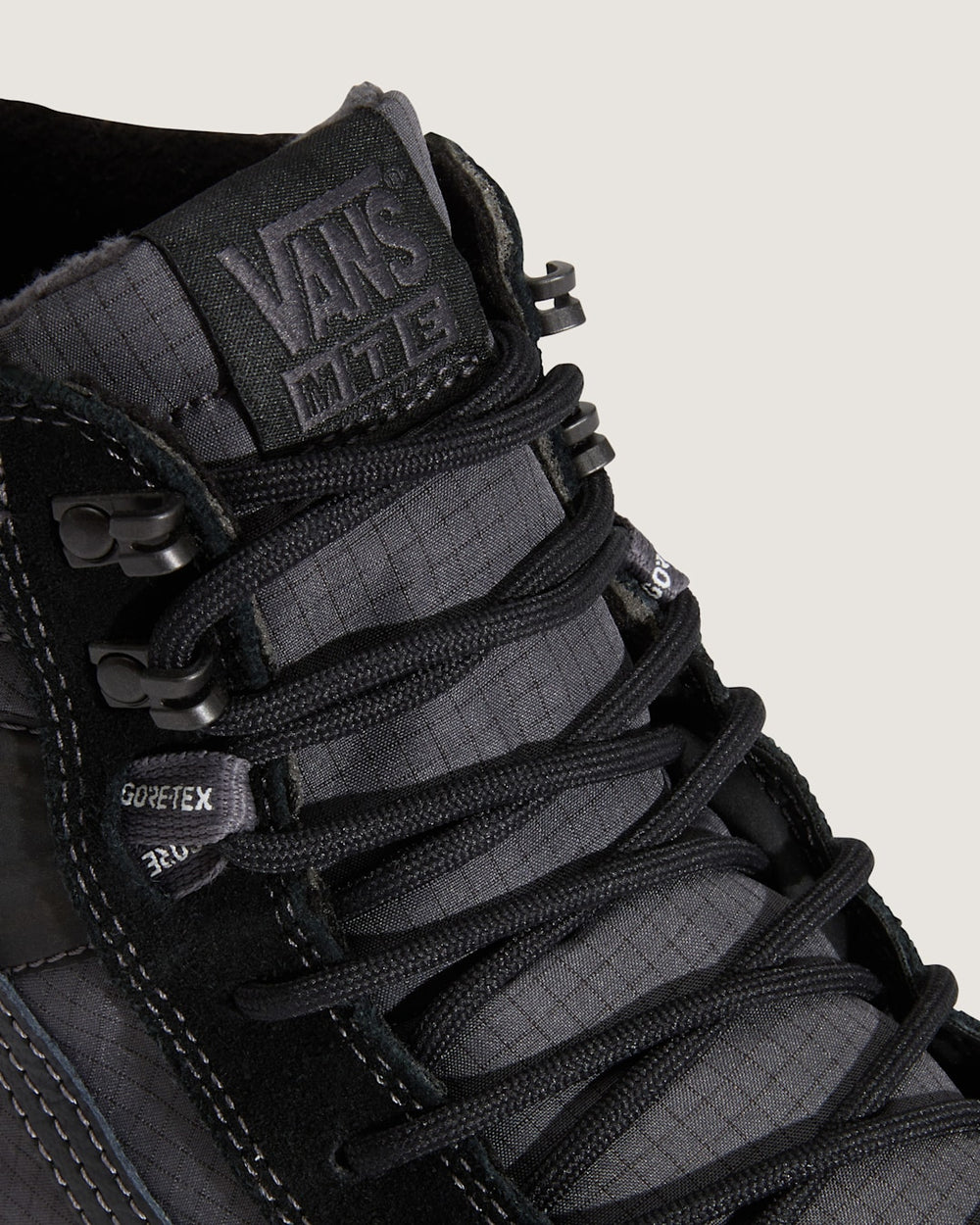 Men Vans Sk8-Hi GORE-TEX Insulated Shoe in Black
