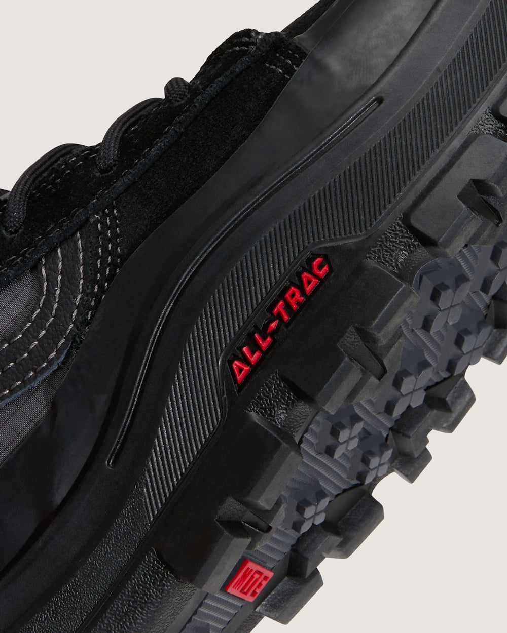 Men Vans Sk8-Hi GORE-TEX Insulated Shoe in Black