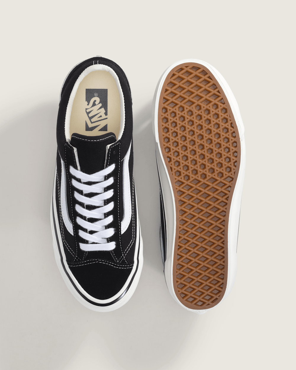 Men Vans Premium Old Skool Shoe in Black / Marshmallow White