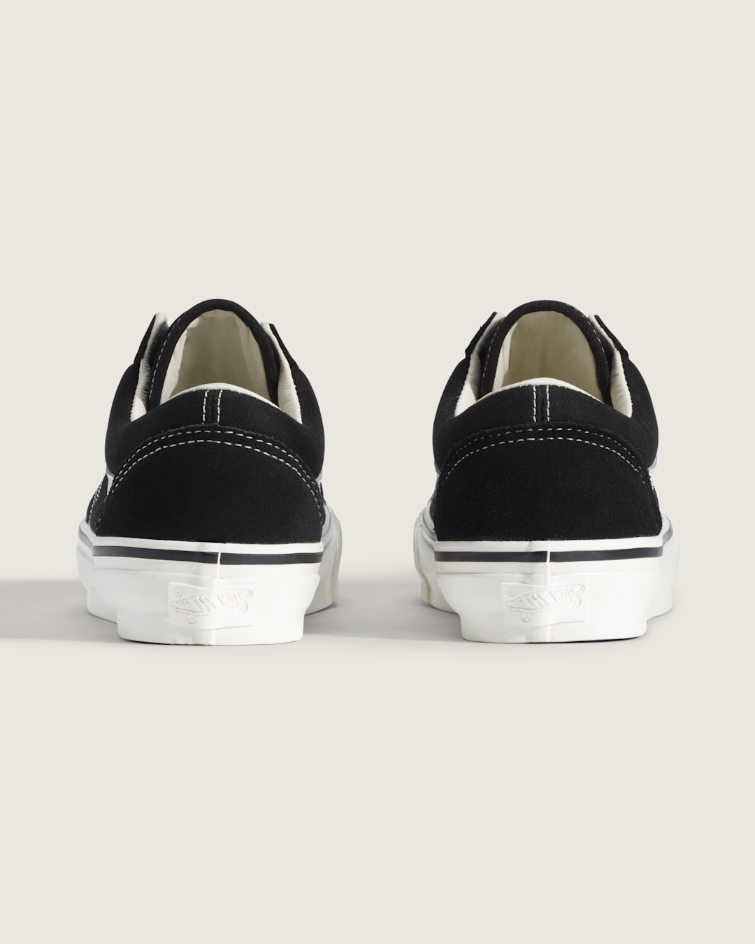 Men Vans Premium Old Skool Shoe in Black / Marshmallow White