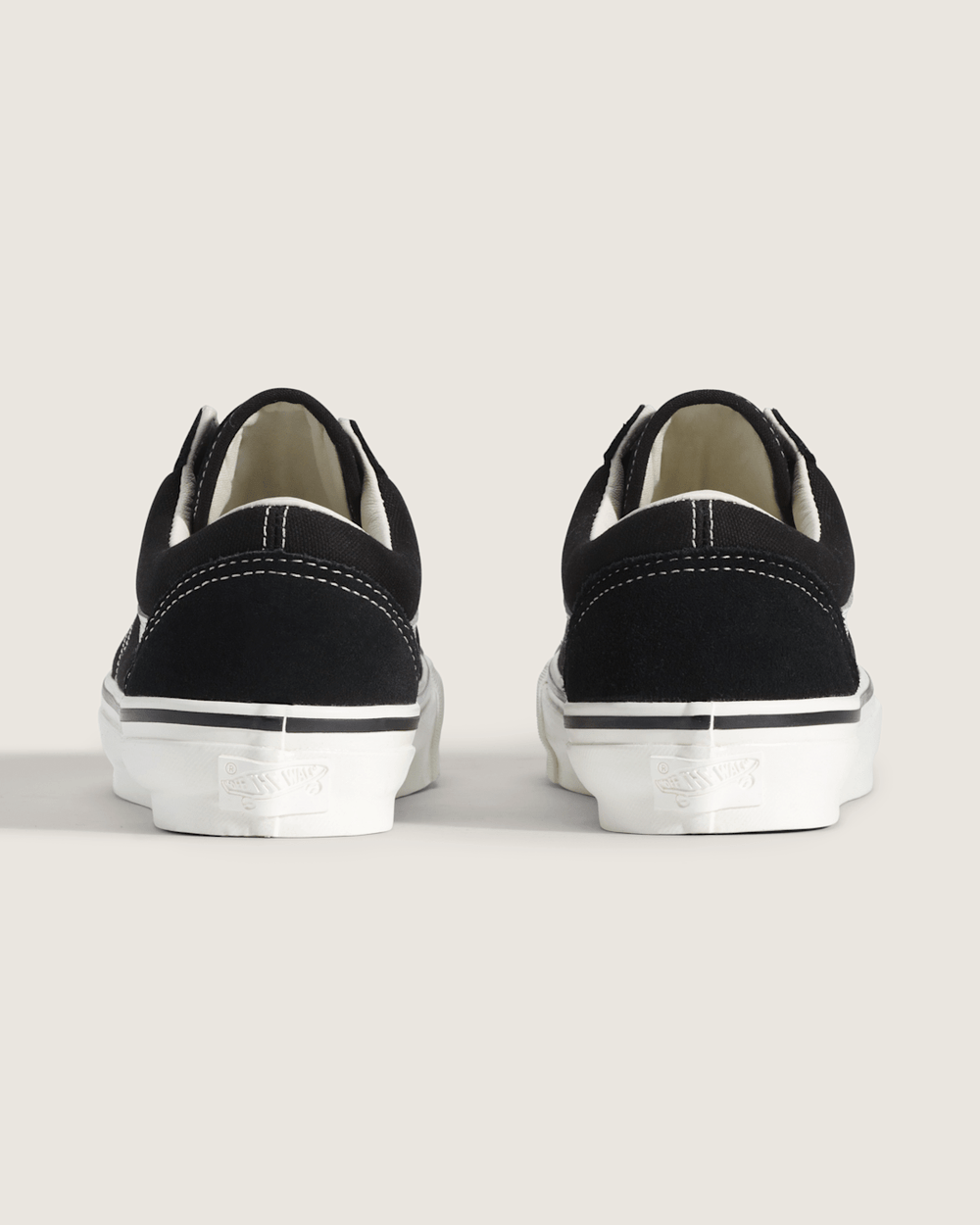 Men Vans Premium Old Skool Shoe in Black / Marshmallow White