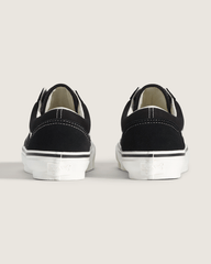 Men Vans Premium Old Skool Shoe in Black / Marshmallow White