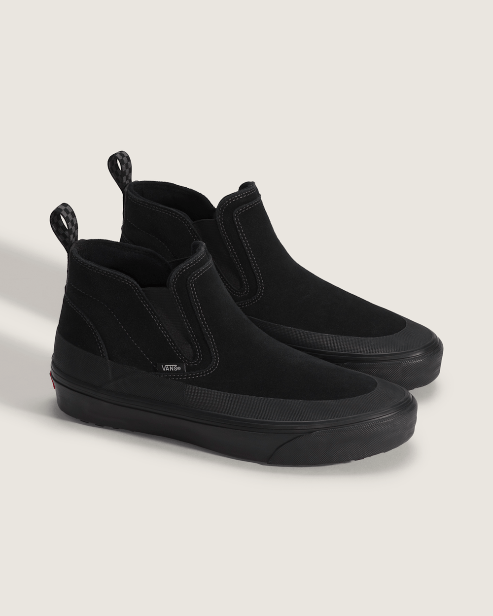 Men Vans Mid-Slip Insulated Shoe in Black