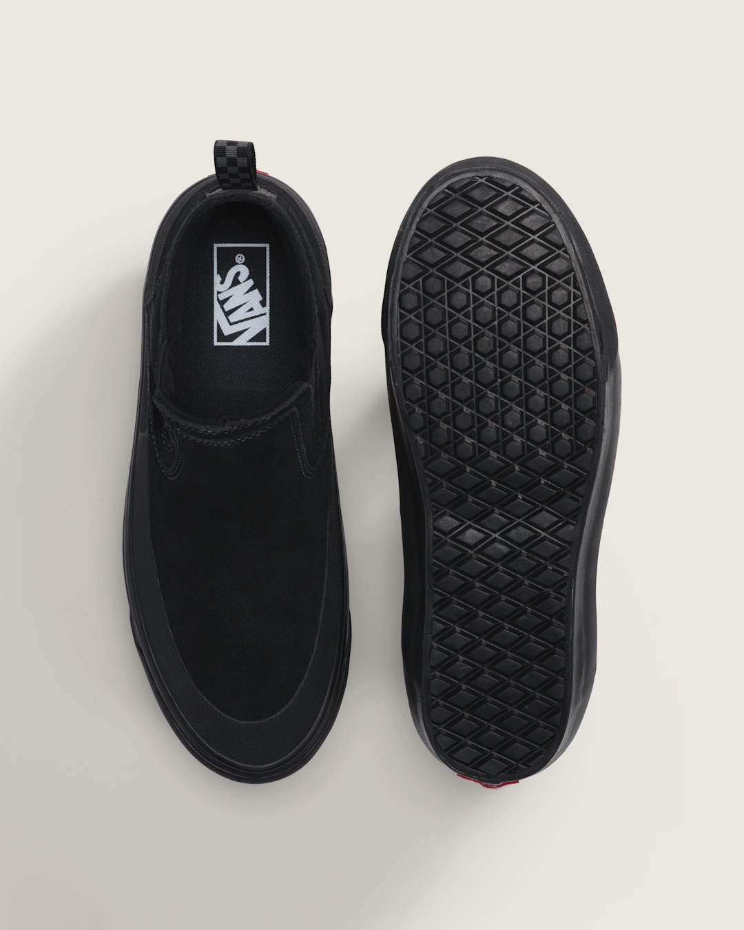 Men Vans Mid-Slip Insulated Shoe in Black