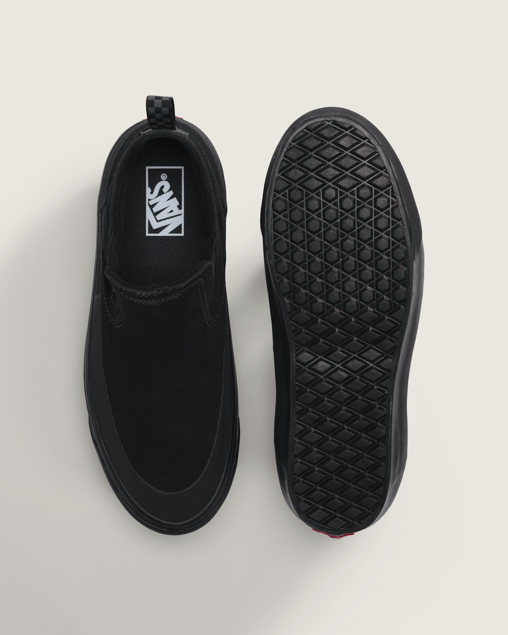 Men Vans Mid-Slip Insulated Shoe in Black