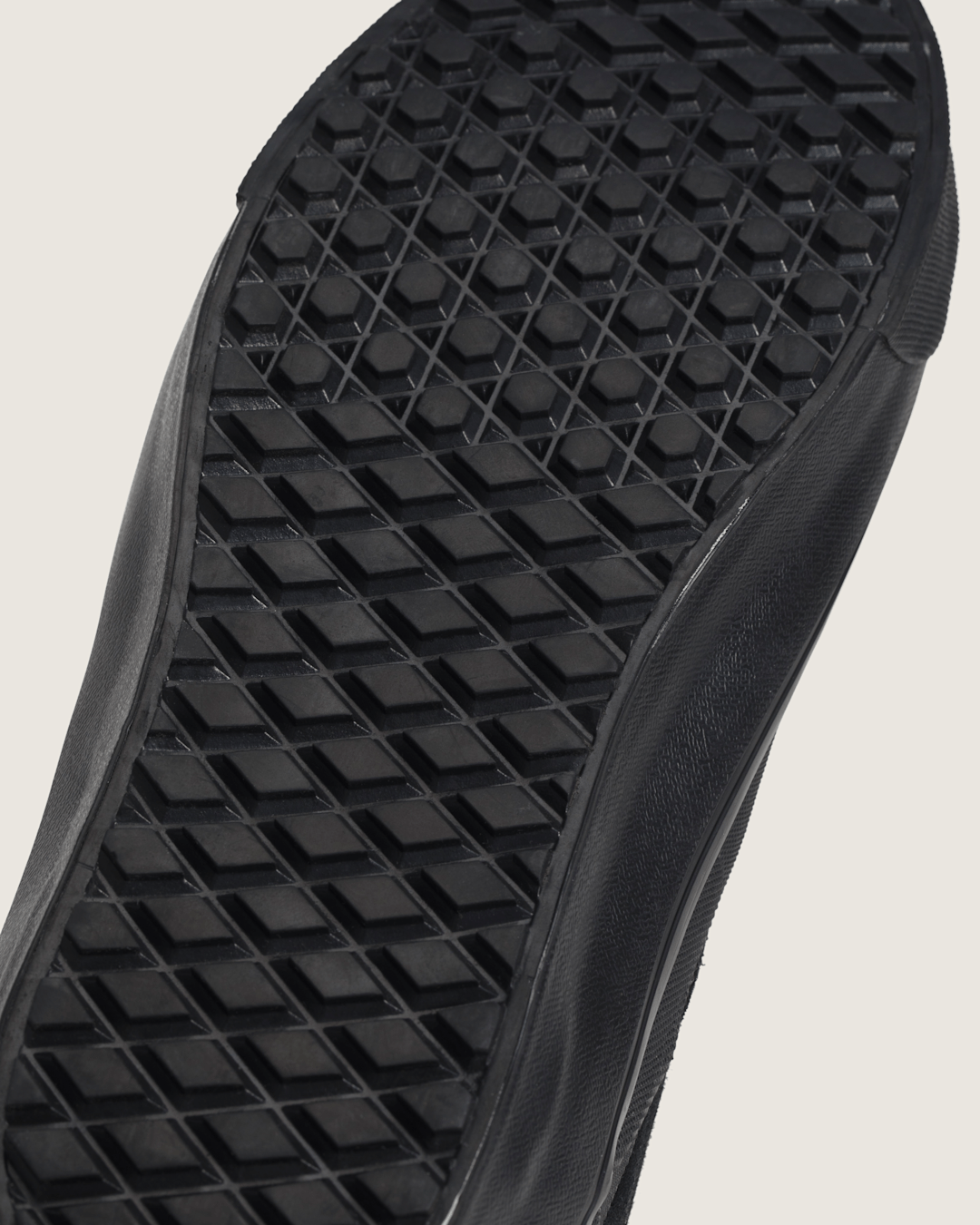 Men Vans Mid-Slip Insulated Shoe in Black