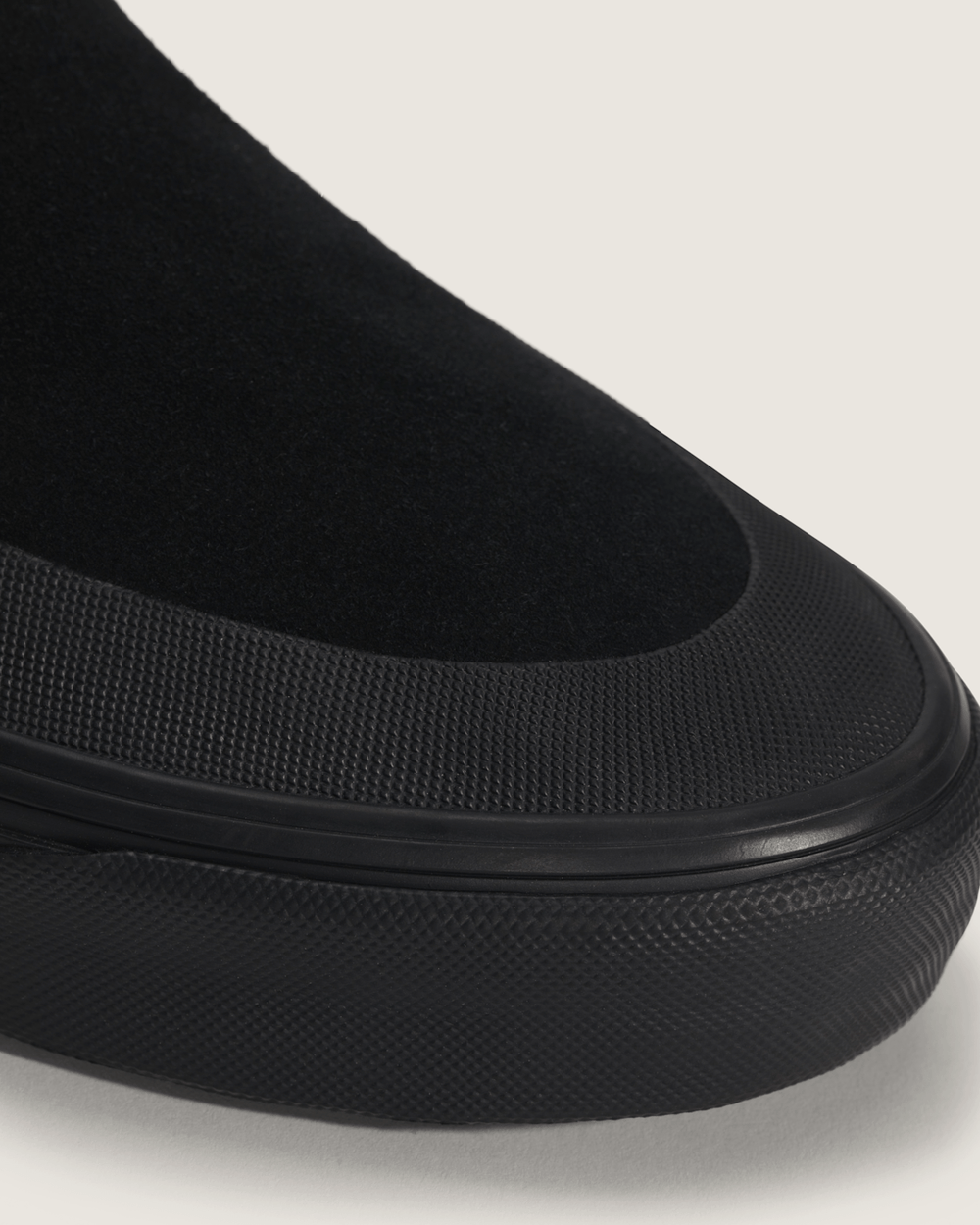 Men Vans Mid-Slip Insulated Shoe in Black