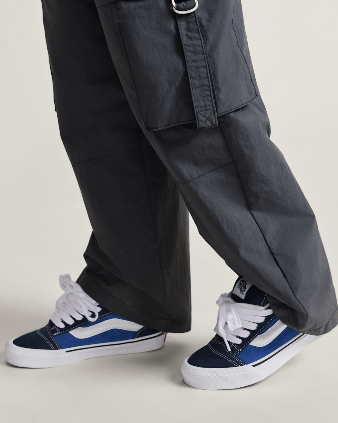 Men Vans Knu Skool Shoe in Navy Blue / True White