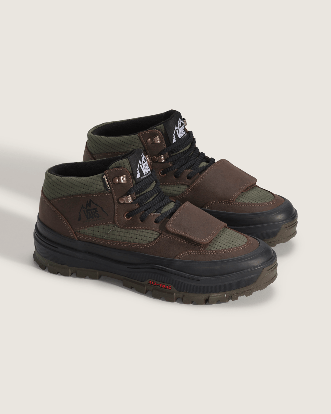 Men Vans Mountain Mid GORE-TEX Insulated Shoe in Dark Green / Dark Brown