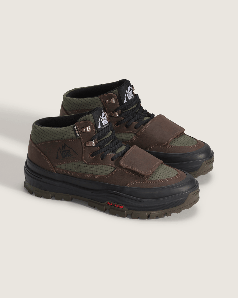 Men Vans Mountain Mid GORE-TEX Insulated Shoe in Dark Green / Dark Brown