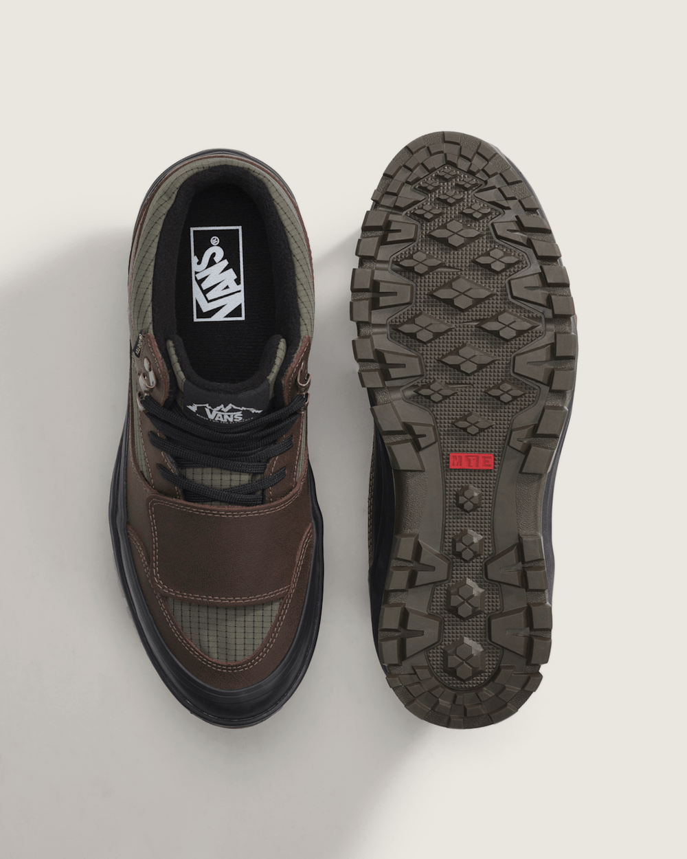 Men Vans Mountain Mid GORE-TEX Insulated Shoe in Dark Green / Dark Brown