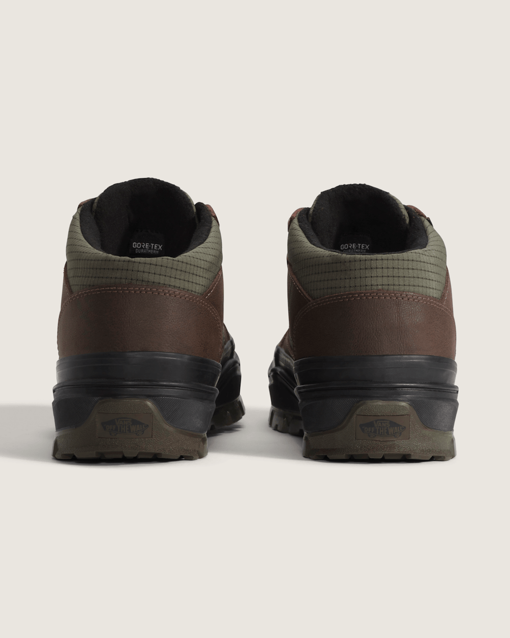 Men Vans Mountain Mid GORE-TEX Insulated Shoe in Dark Green / Dark Brown