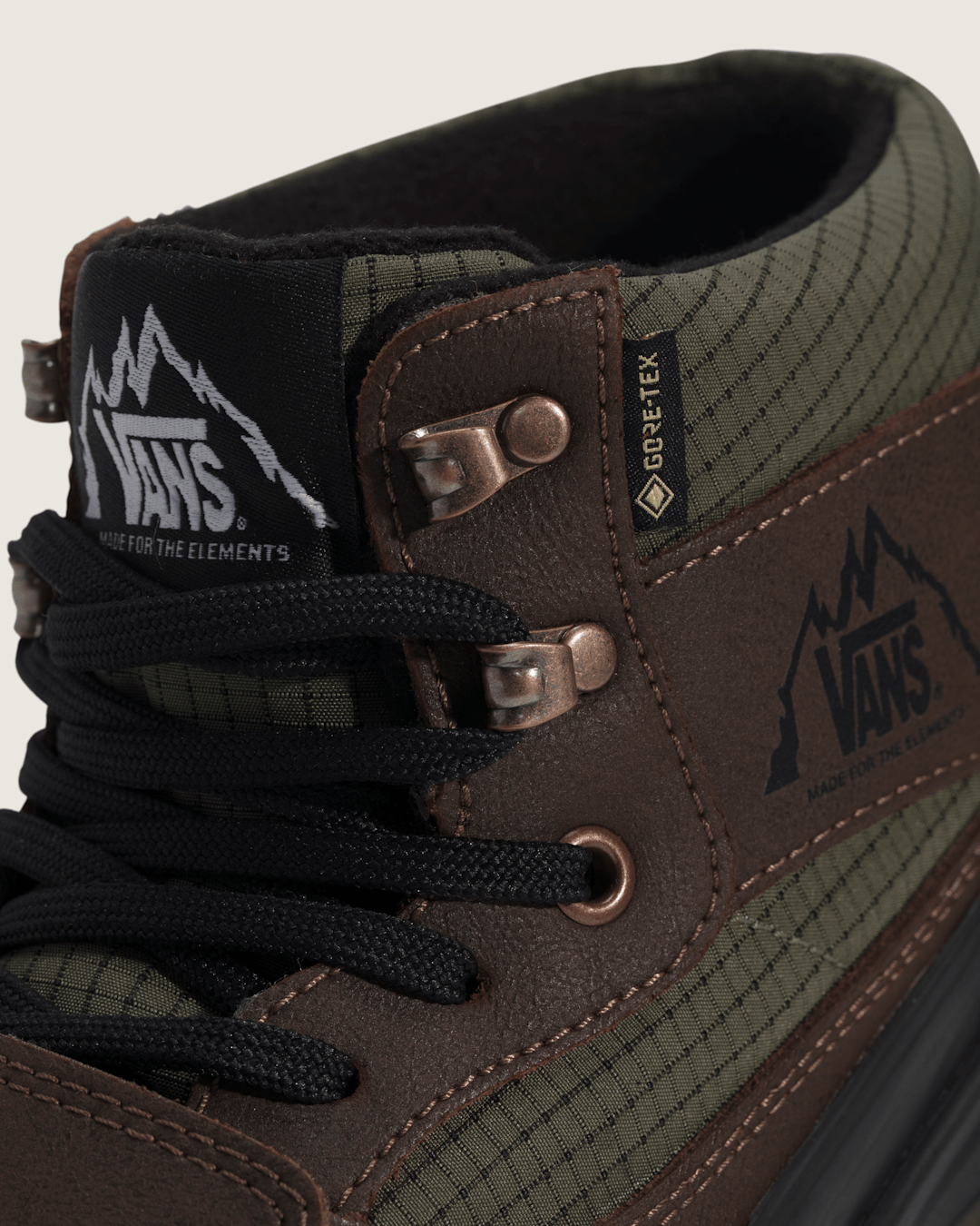 Men Vans Mountain Mid GORE-TEX Insulated Shoe in Dark Green / Dark Brown