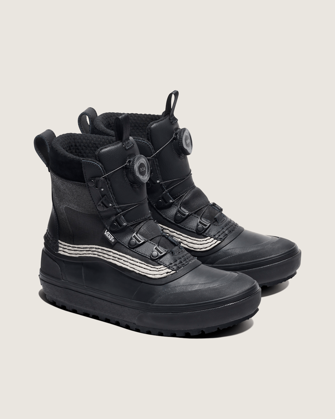 Men Vans Standard Mid Boa Waterproof Boot in Black