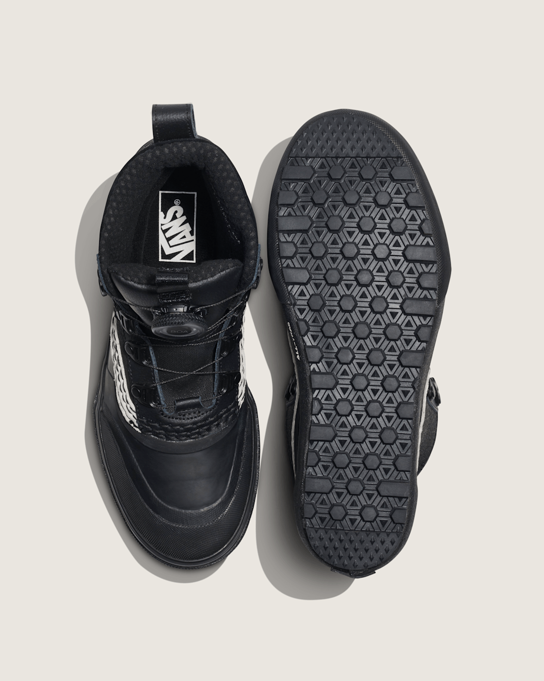 Men Vans Standard Mid Boa Waterproof Boot in Black