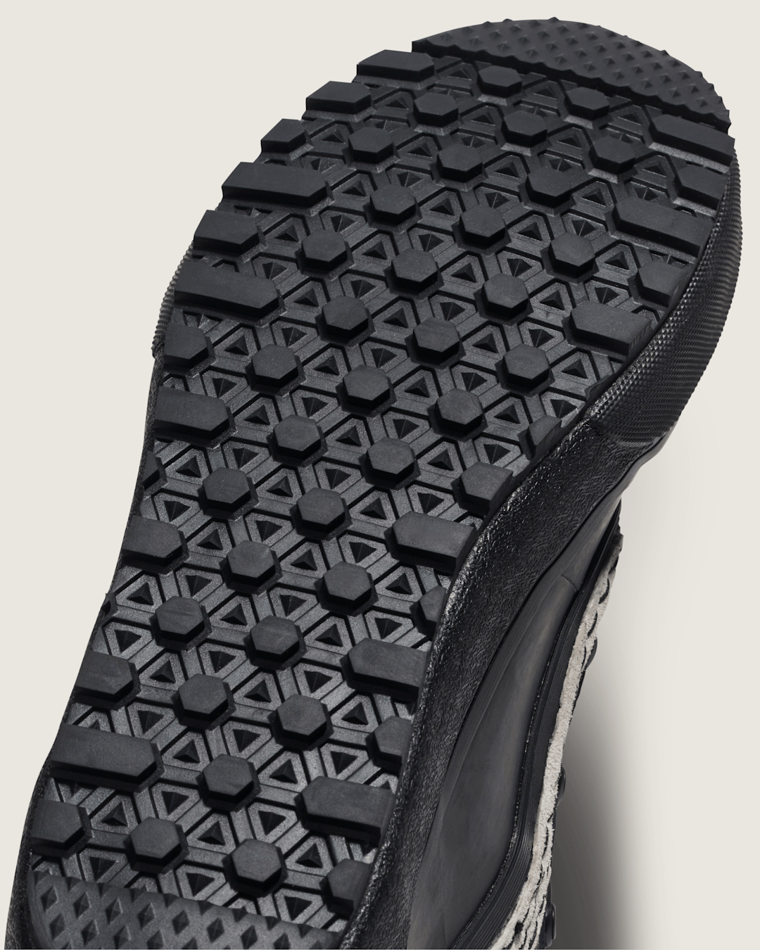 Men Vans Standard Mid Boa Waterproof Boot in Black