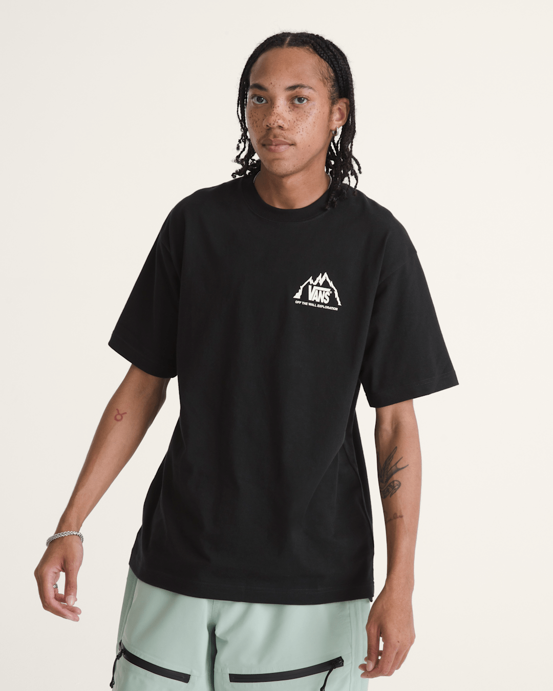 Men Vans Crestline T-Shirt in Black / White