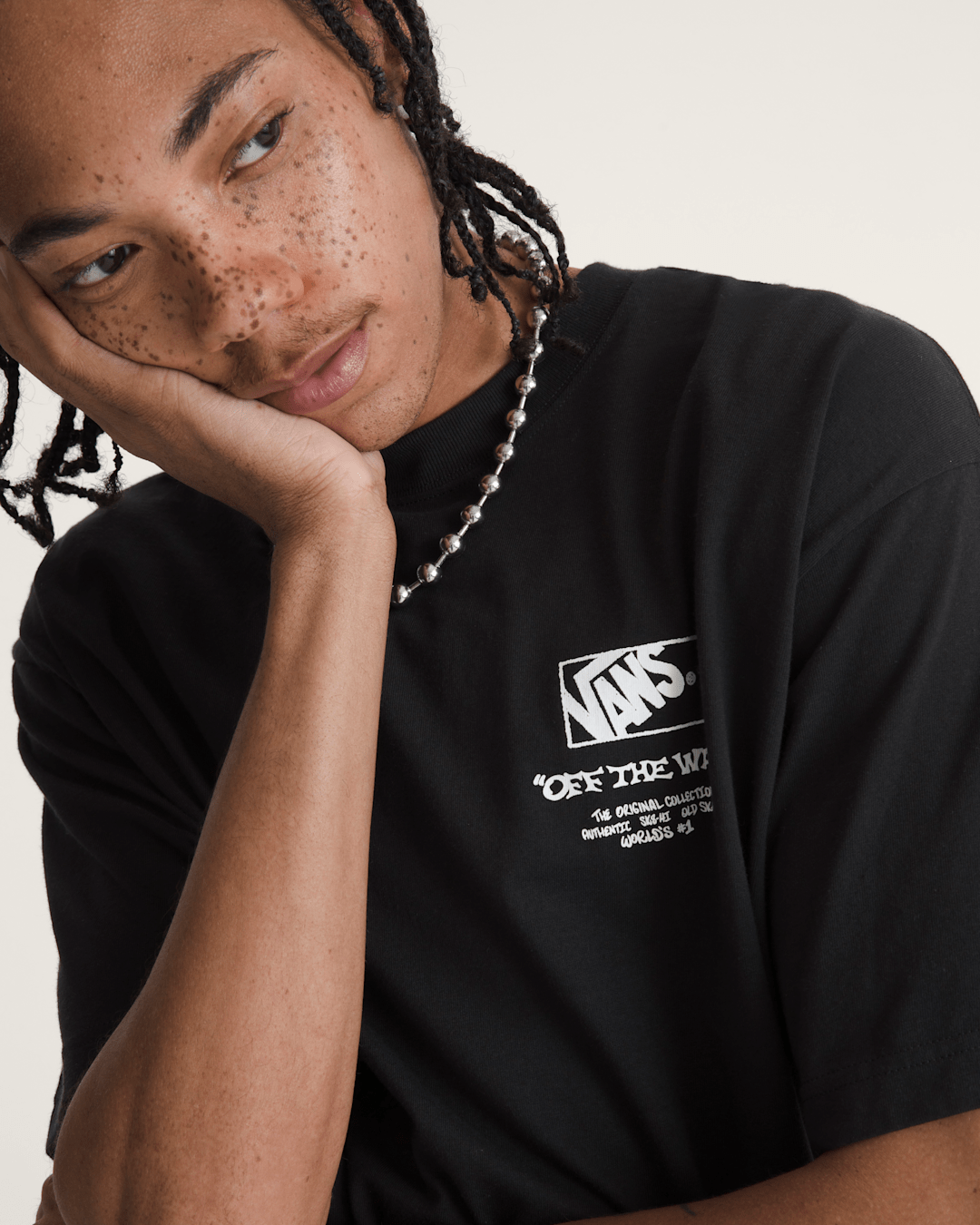 Men Vans Circle Bones T-Shirt in Black