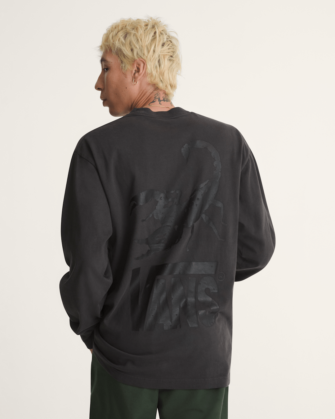 Men Vans Scorpio Long Sleeve T-Shirt in Black