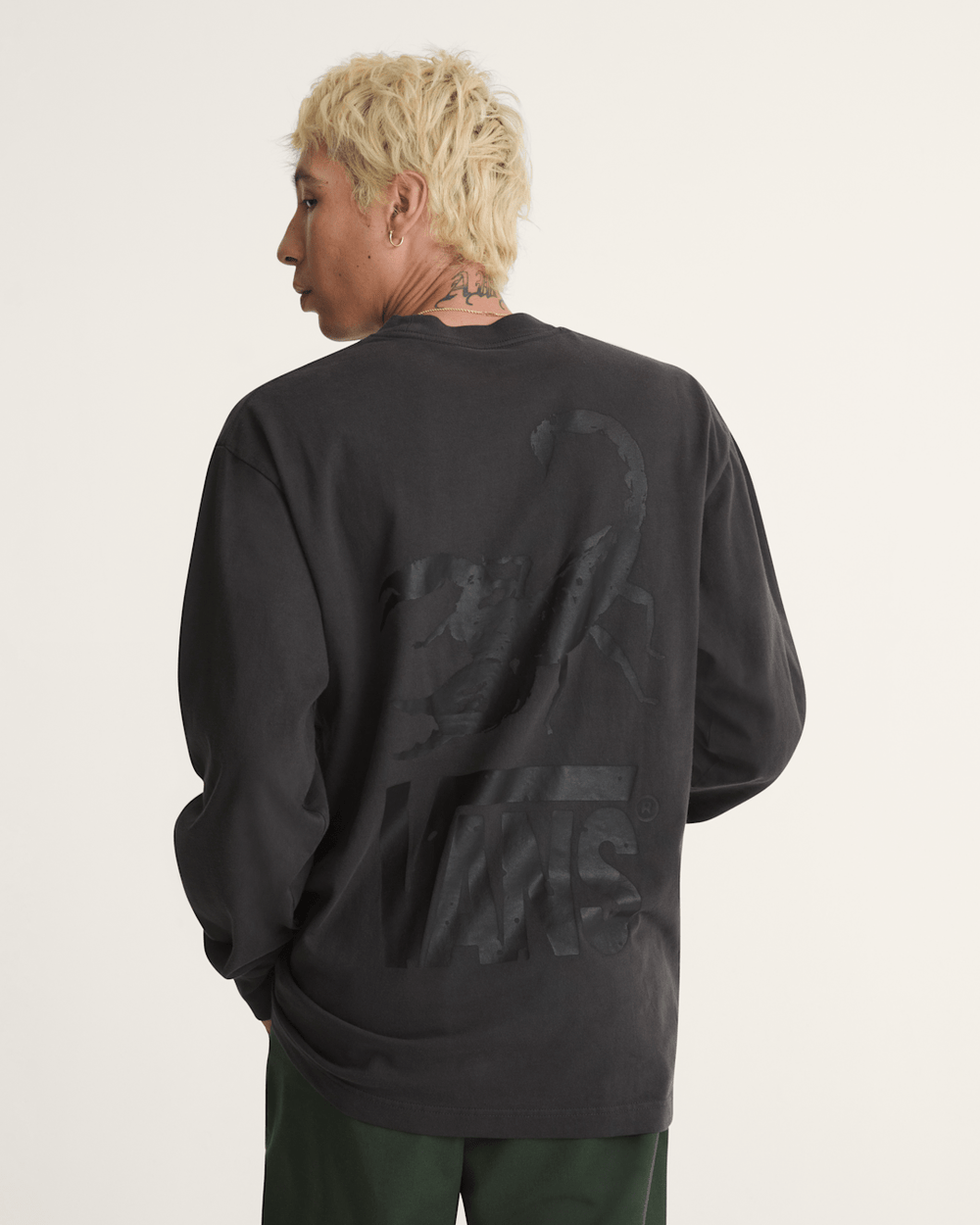 Men Vans Scorpio Long Sleeve T-Shirt in Black
