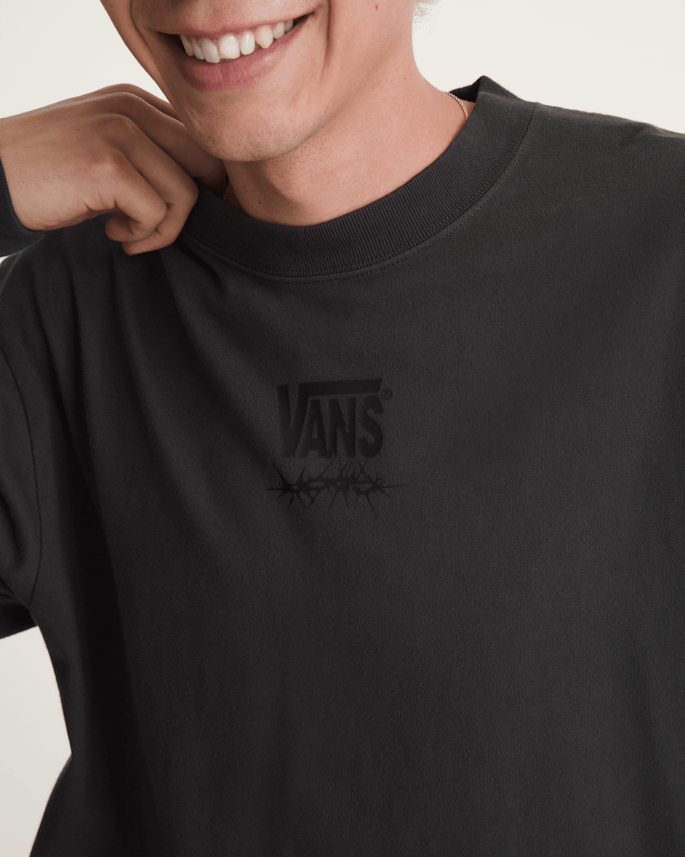 Men Vans Scorpio Long Sleeve T-Shirt in Black