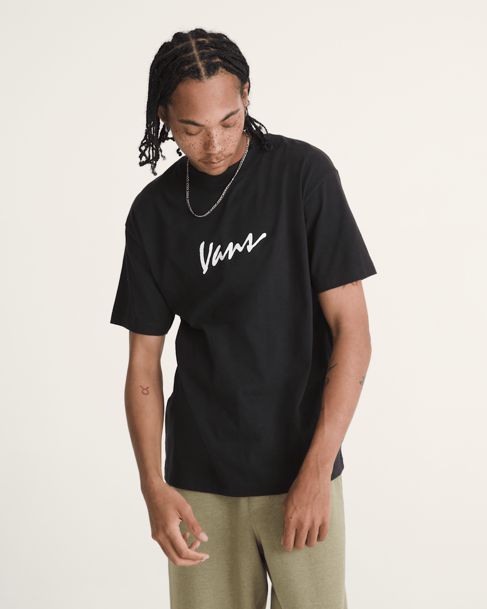 Men Vans Classic Script T-Shirt in Black / White