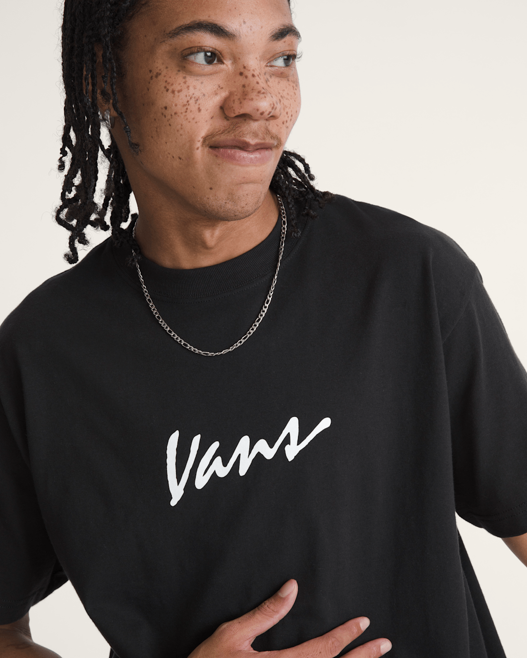 Men Vans Classic Script T-Shirt in Black / White