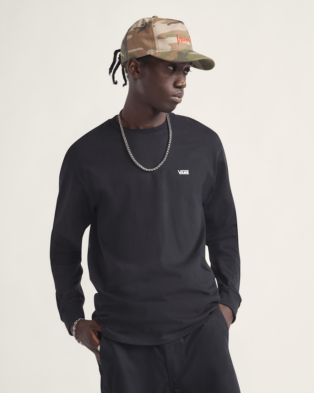 Men Vans Left Chest Logo Long Sleeve T-Shirt in Black