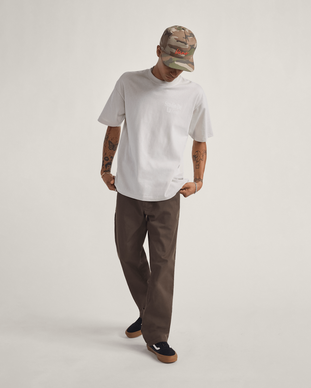 Men Vans Authentic Chino Relaxed Pants in Coal Brown