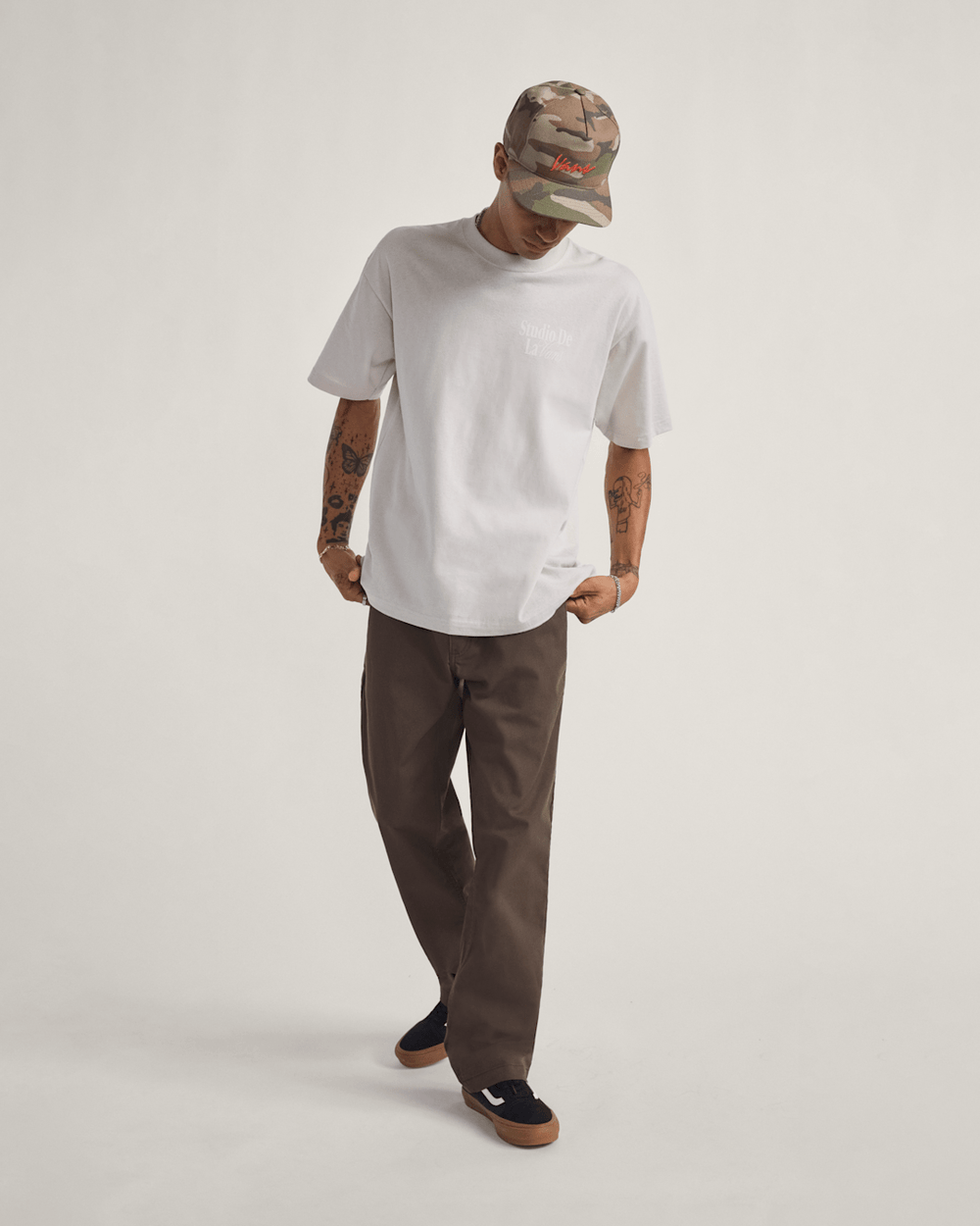 Men Vans Authentic Chino Relaxed Pants in Coal Brown
