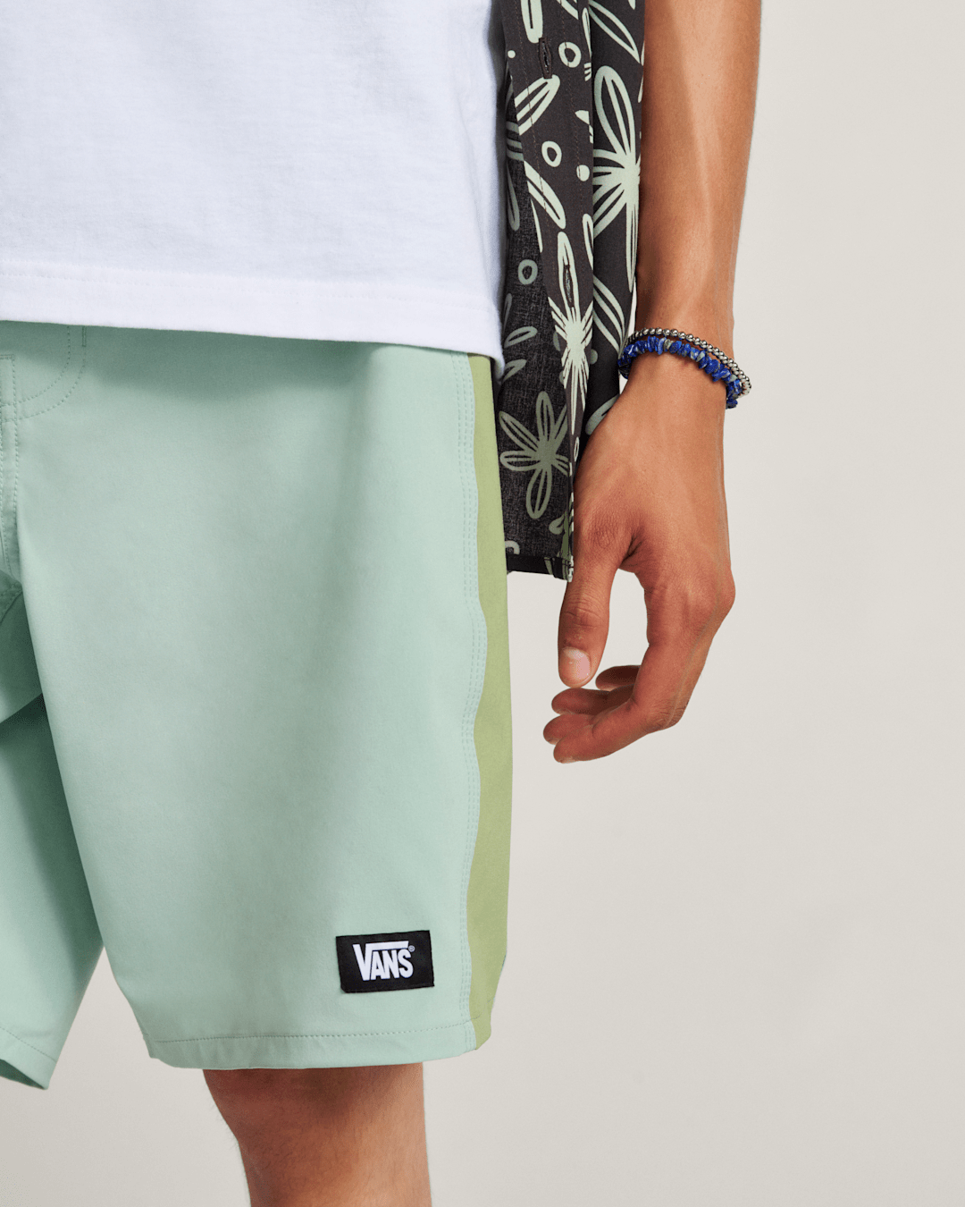 Men Vans Daily 18'' Boardshorts in Grey Olive Green