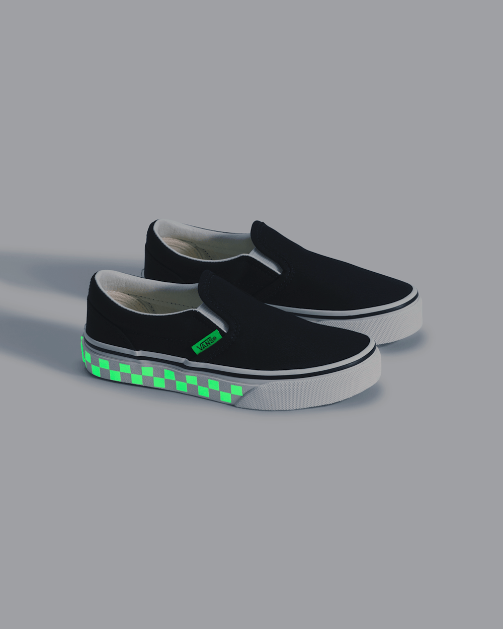 Kids Vans Little Kids Classic Slip-On Shoe in Glow-in-the-Dark Black / Green Gecko