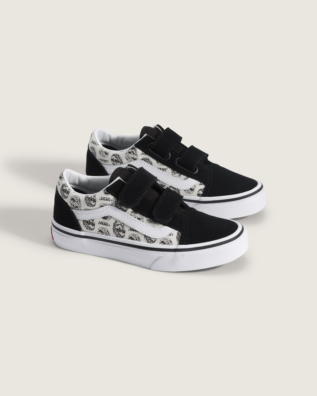 Kids Vans Little Kids Old Skool V Shoe in Black / White