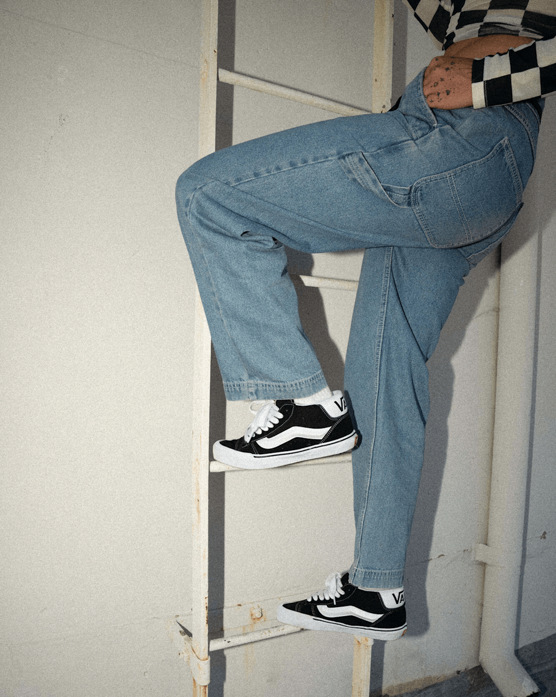 Sale Vans Knu Mid Shoe in Black / True White