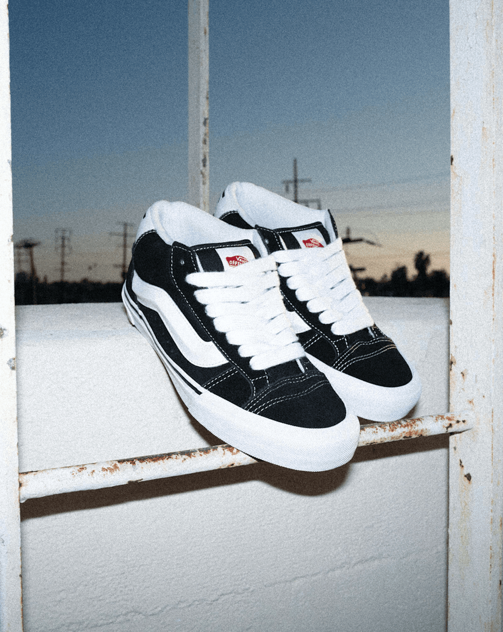 Sale Vans Knu Mid Shoe in Black / True White