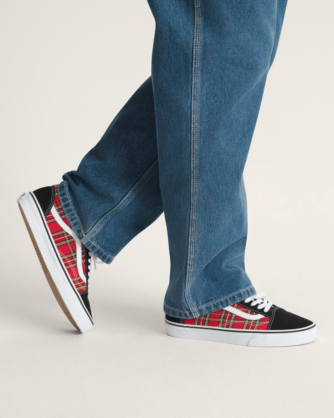 Sale Vans Old Skool Shoe in Red